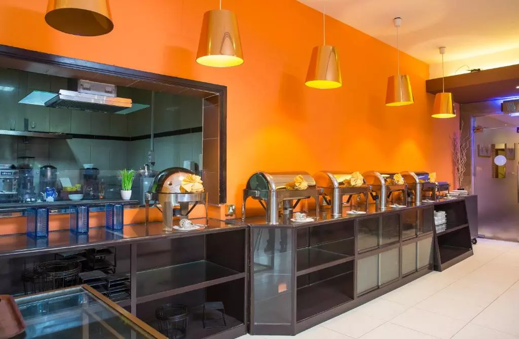 رستوران City Seasons Suites