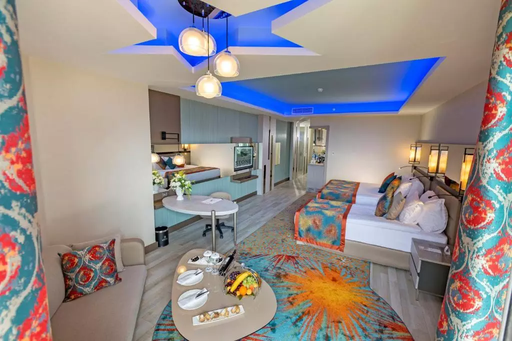 اتاق ROYAL SEGINUS