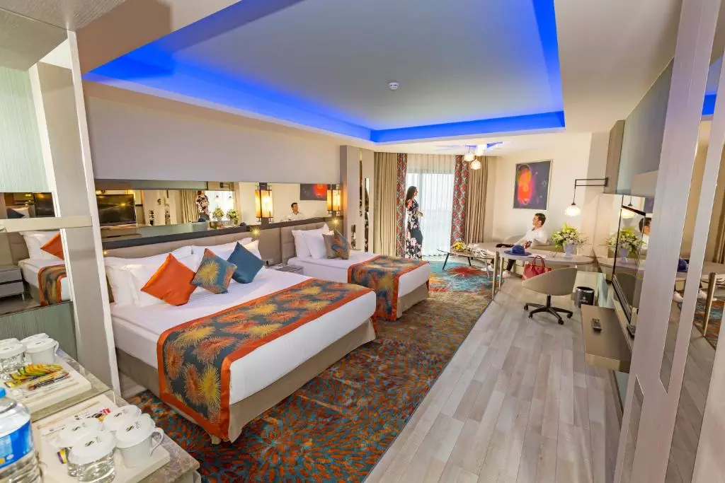 اتاق ROYAL SEGINUS