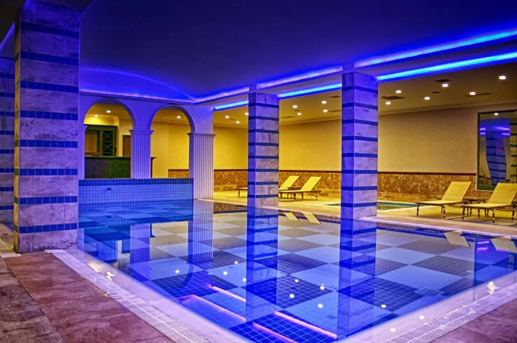 استخر HOTEL UTOPIA WORLD