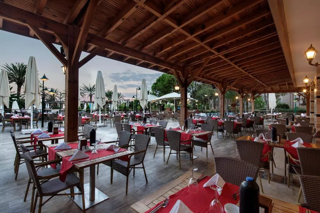 رستوران CRYSTAL TAT BEACH