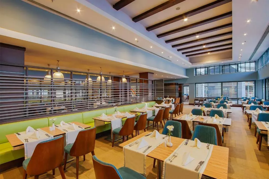 رستوران LIMAK LARA DELUXE