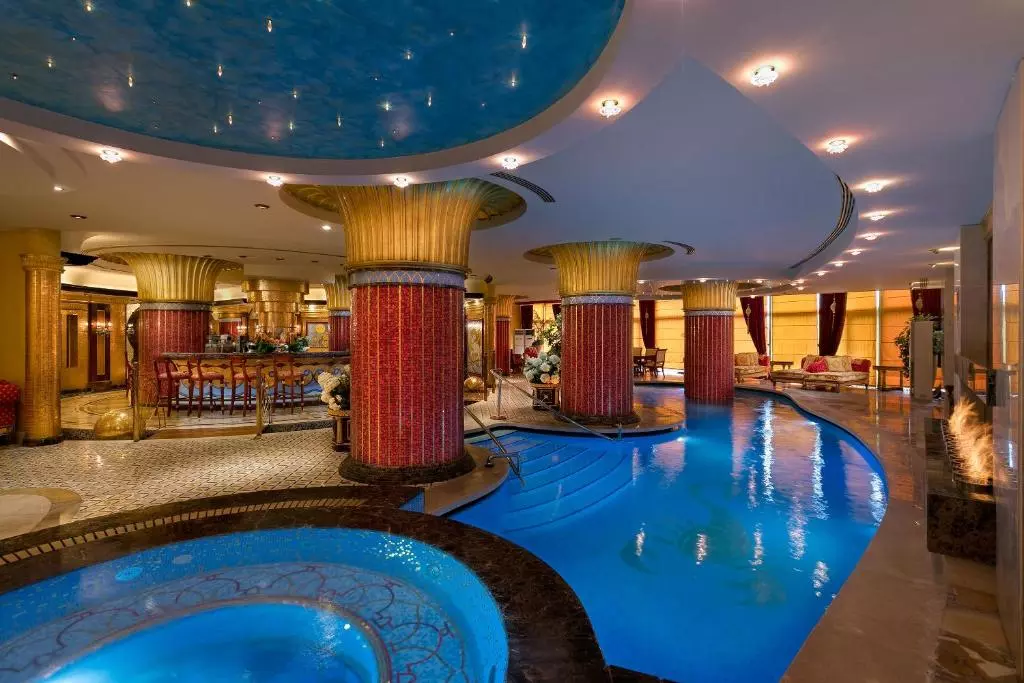 استخر Titanic Mardan Palace