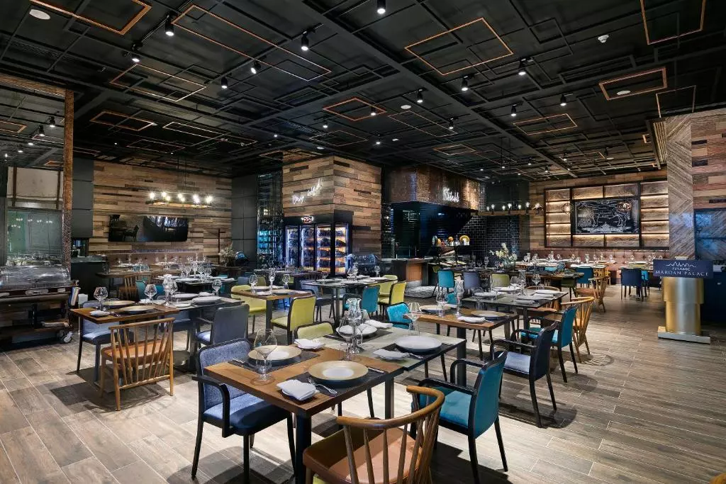 رستوران Hotel Titanic Mardan Palace
