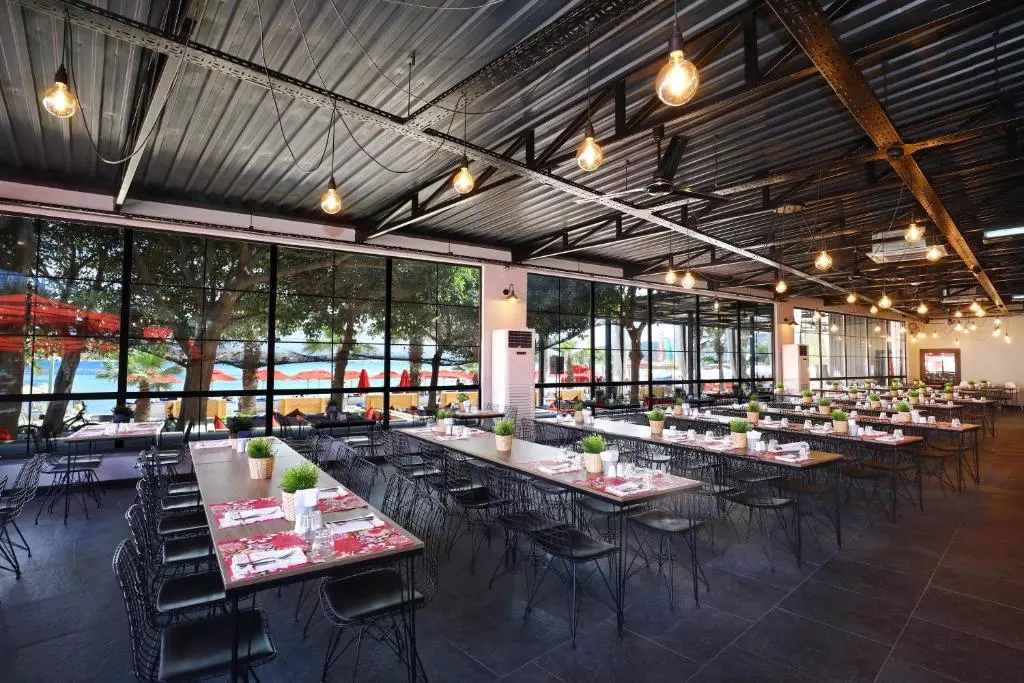 رستوران VERY CHIC adult only