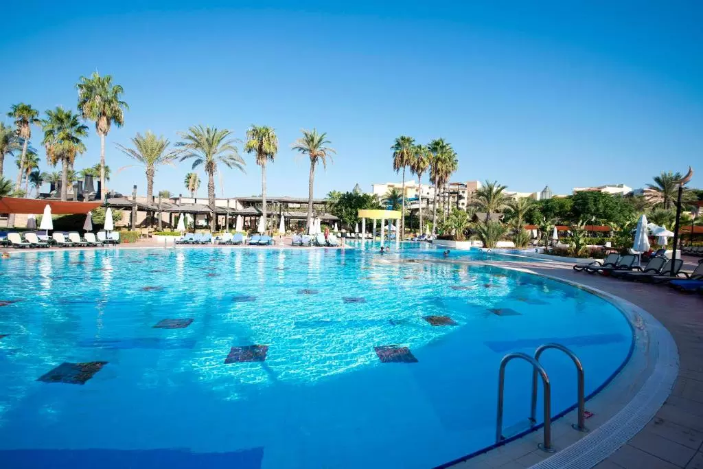 استخر LIMAK ARCADIA SPORT RESORT