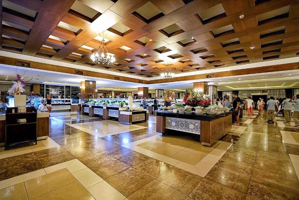 رستوران HOTEL UTOPIA WORLD