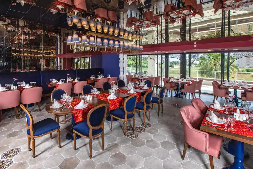 رستوران Sherwood Suites Resort