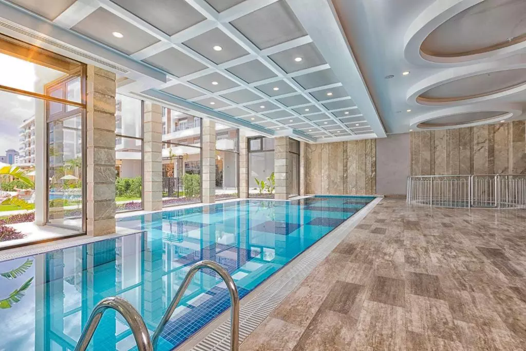 استخر Sherwood Suites Resort