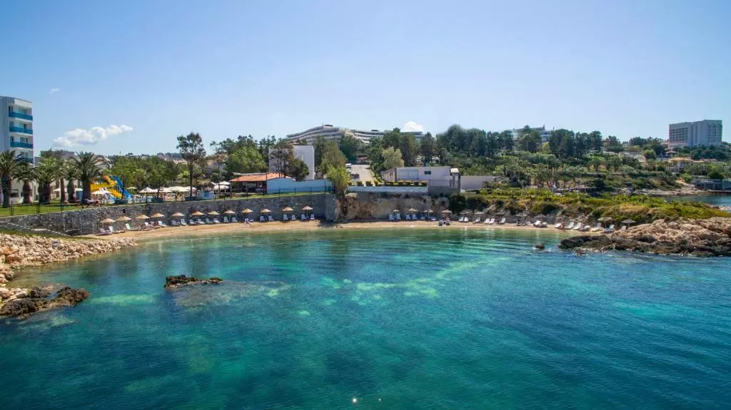 ساحل Le Bleu Hotel & Resort