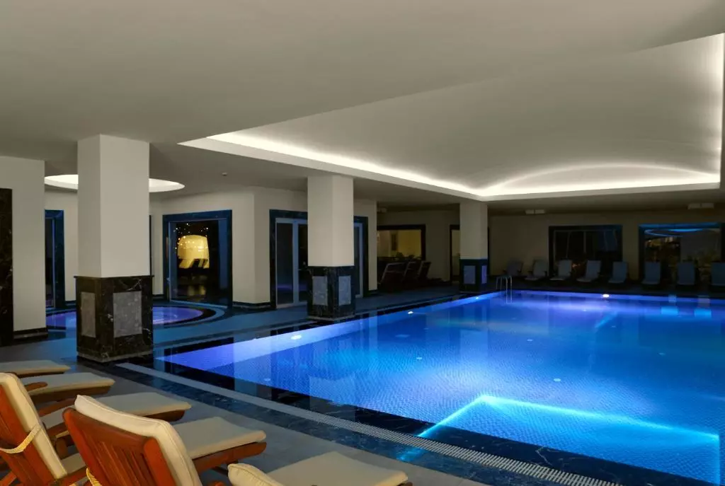 استخر XANADU ISLAND