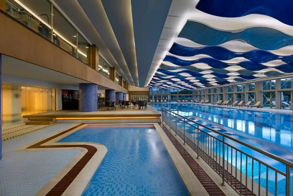 استخر Titanic Mardan Palace