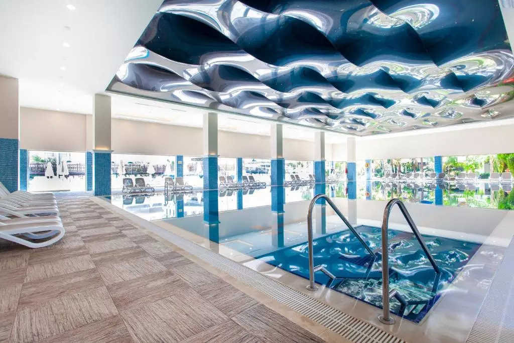 استخر HAYDARPASHA PALACE