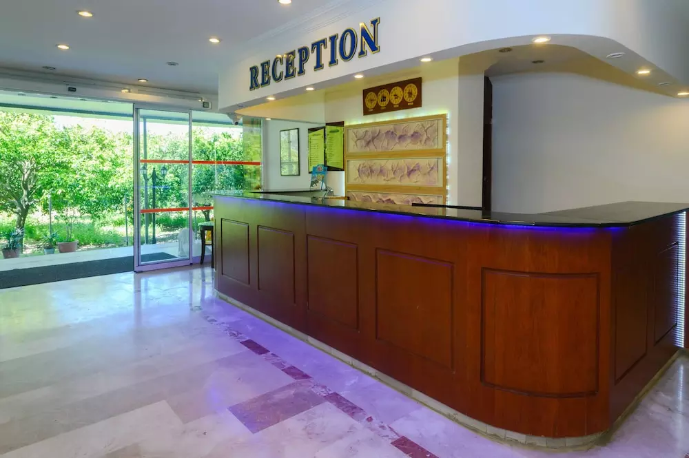 لابی Grand Hotel Derin