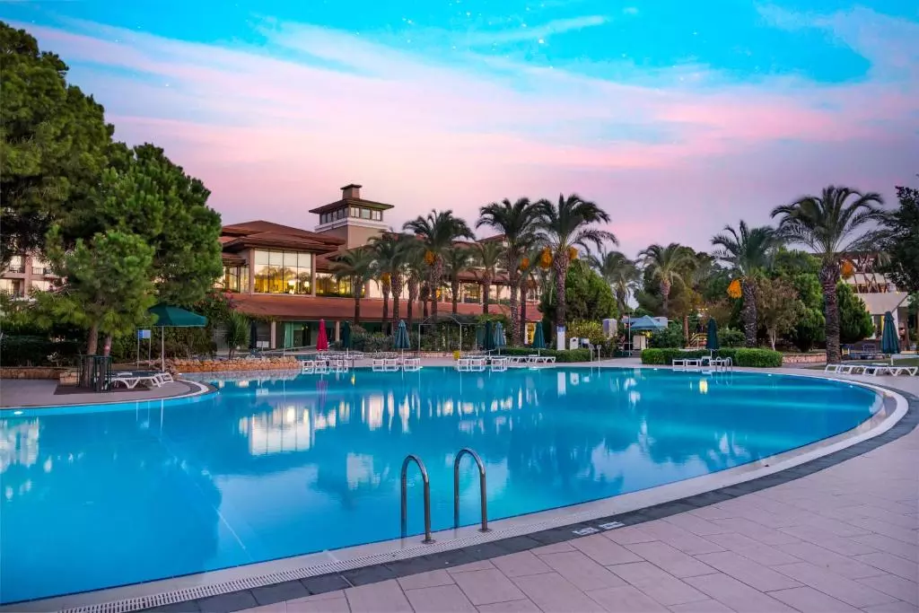 استخر IC Hotels Green Palace