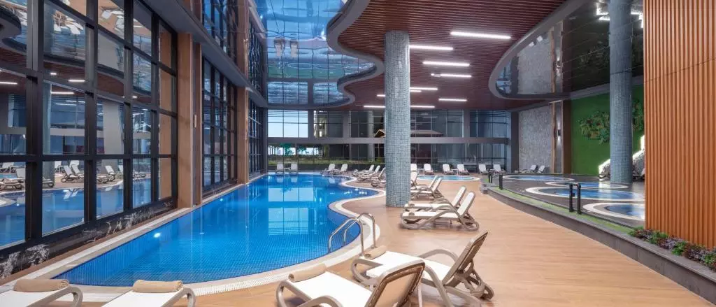 استخر MYLOME LUXURY RESORT