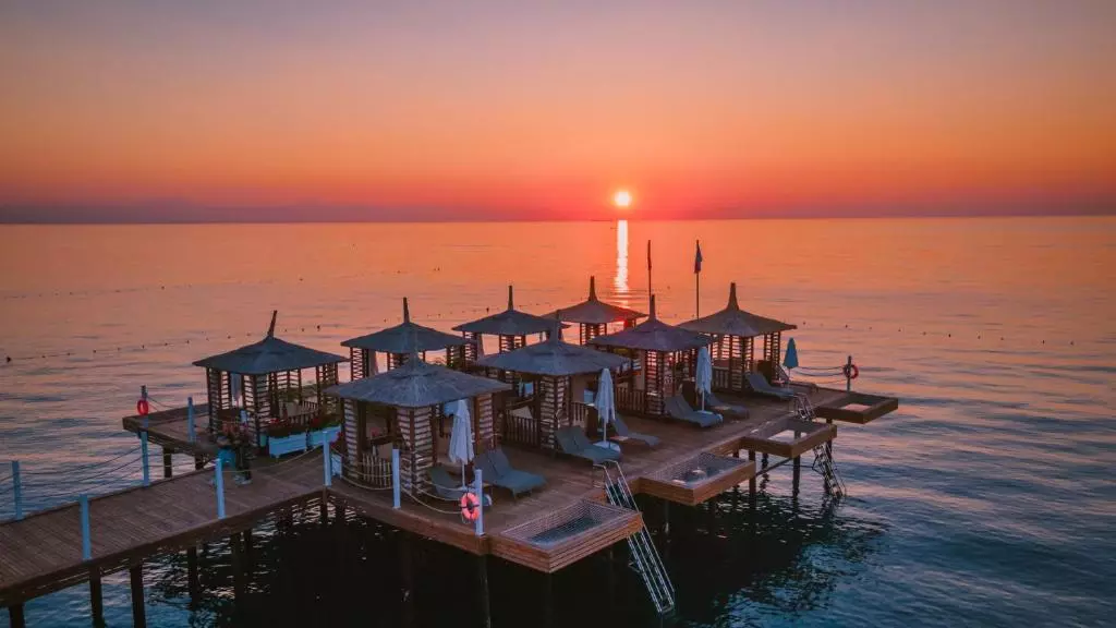 اسکله CORENDON PLAYA