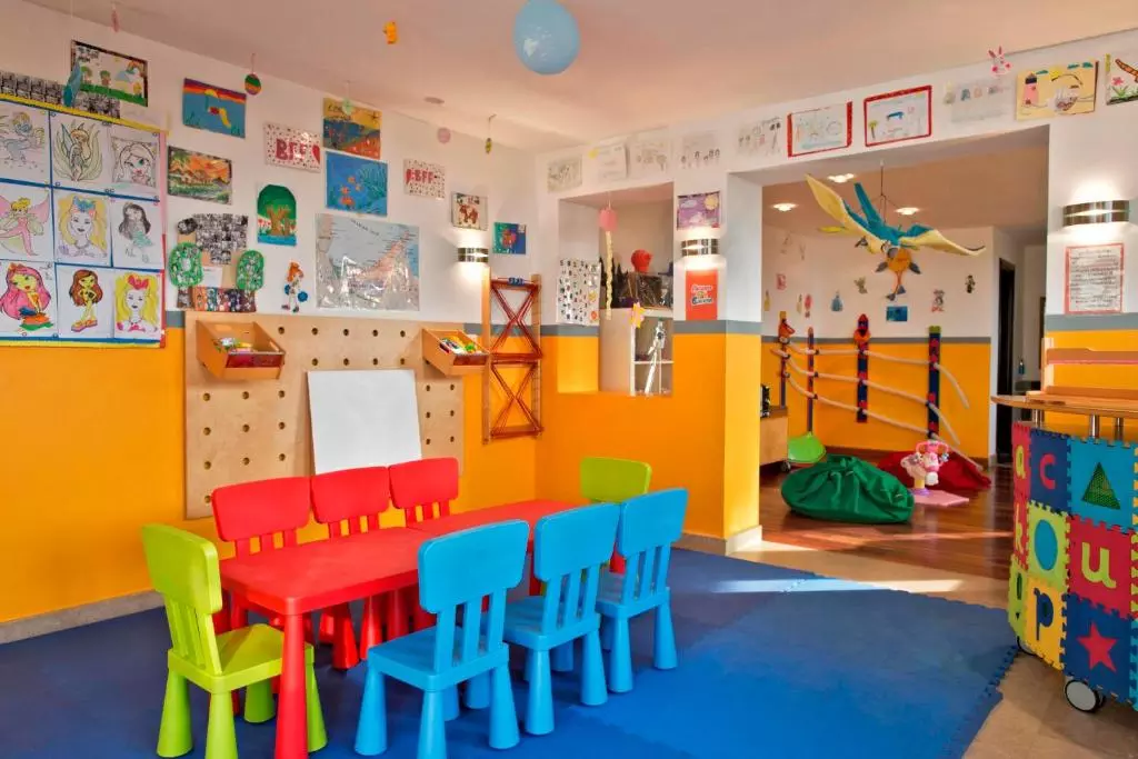 اتاق کودکان Cove Rotana Resort hotel