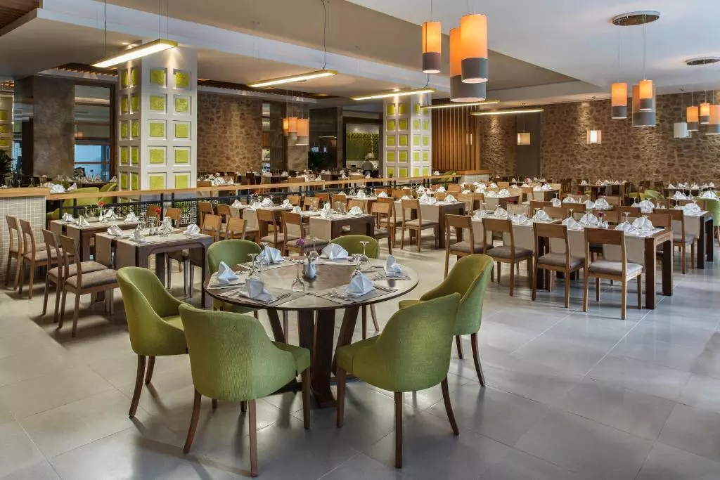 رستوران Aska Lara Resort & SPA