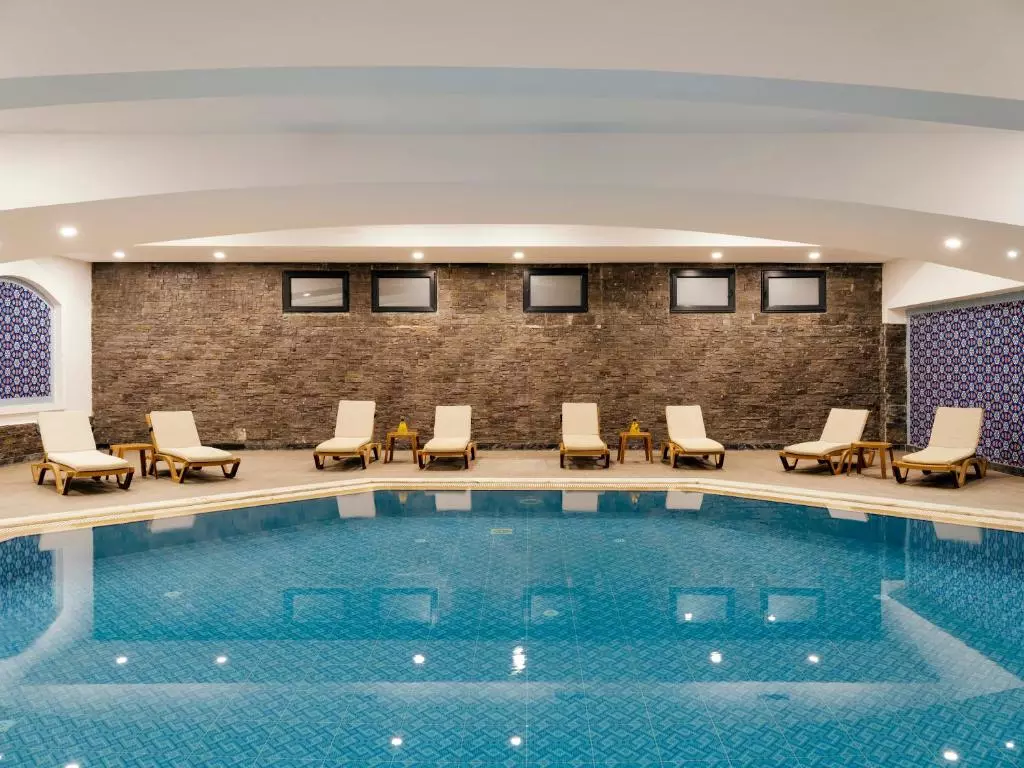 استخر Selectum Family Resort