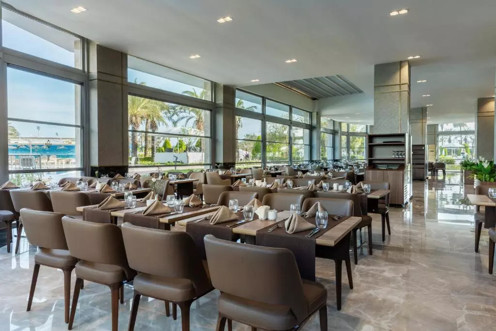 رستوران Miracle Resort