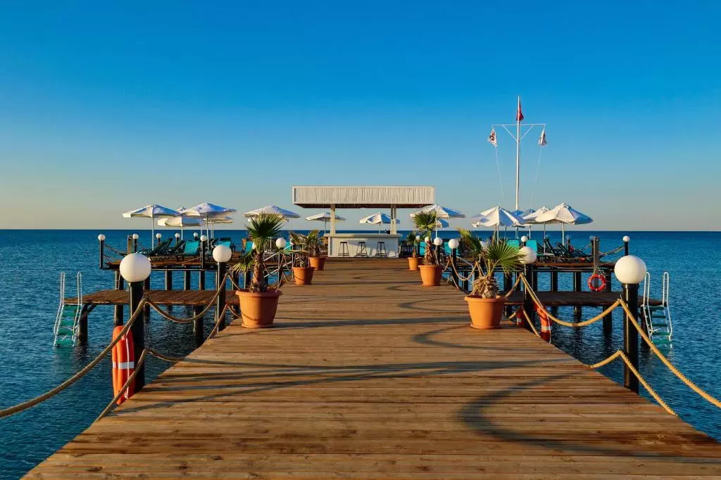 اسکله CRYSTAL CENTRO RESORT