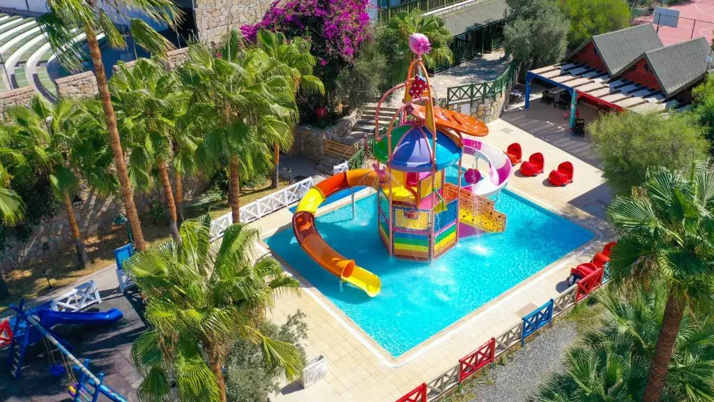 پارک آبی GREEN BAY RESORT BODRUM