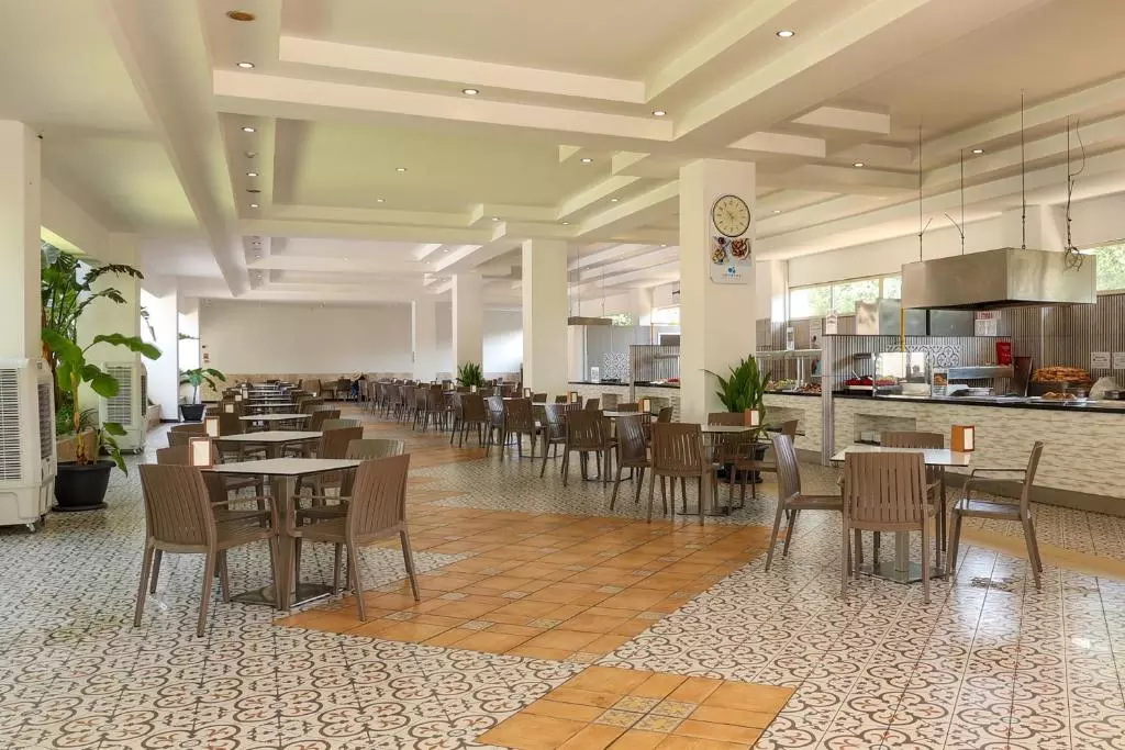 رستوران CRYSTAL WATERWORLD