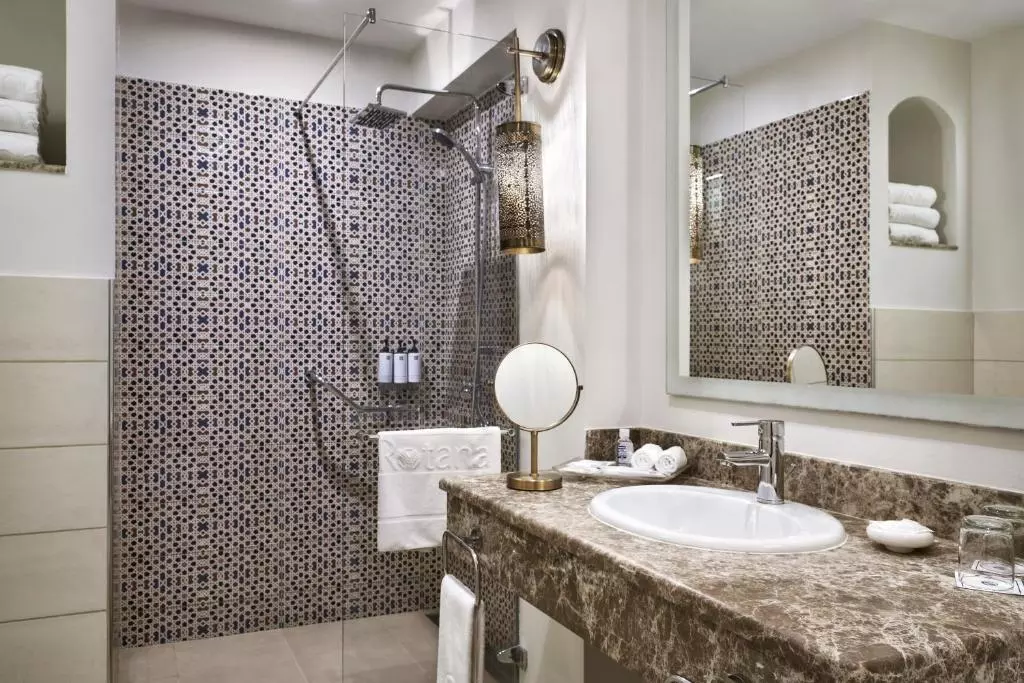 سرویس بهداشتی Cove Rotana Resort hotel