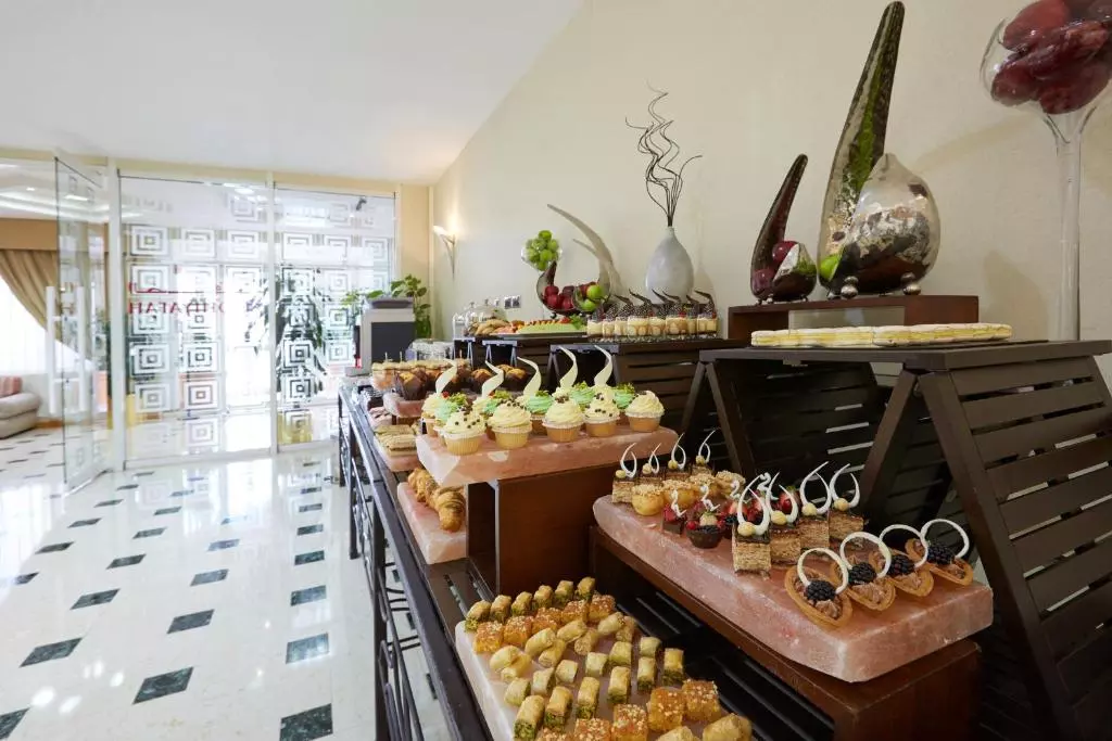 رستوران MILLENNIUM PLAZA DOWNTOWN