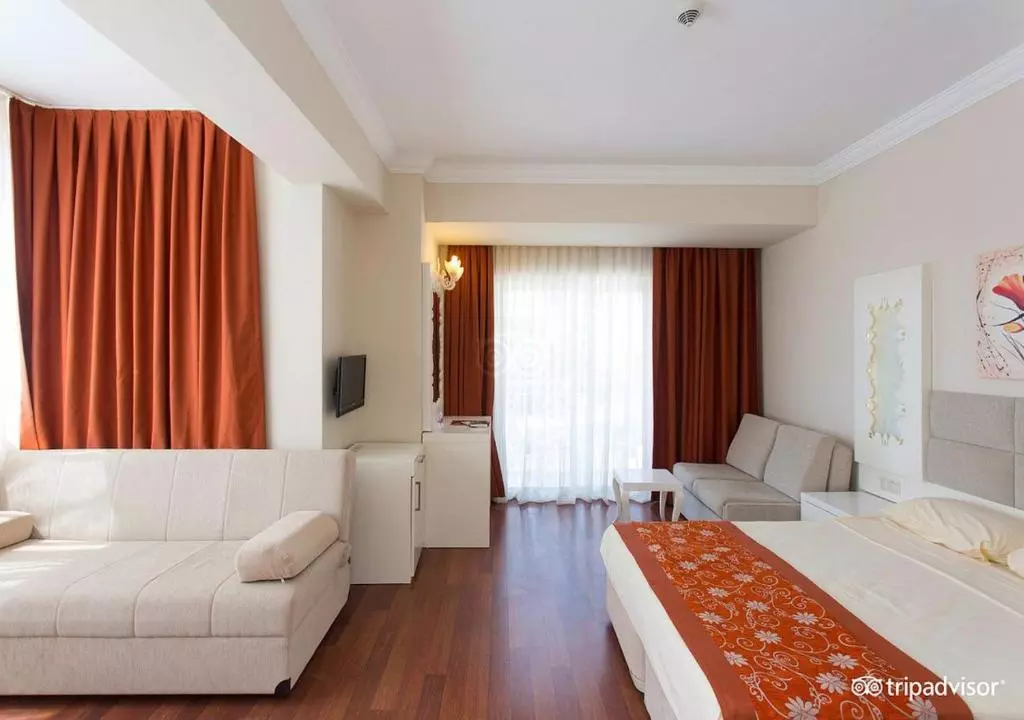 اتاق HOTEL GRAND MIRAMOR