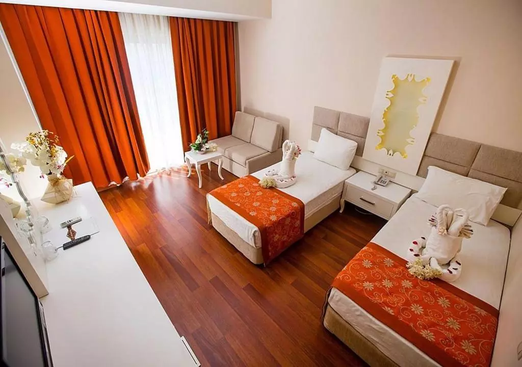 اتاق HOTEL GRAND MIRAMOR