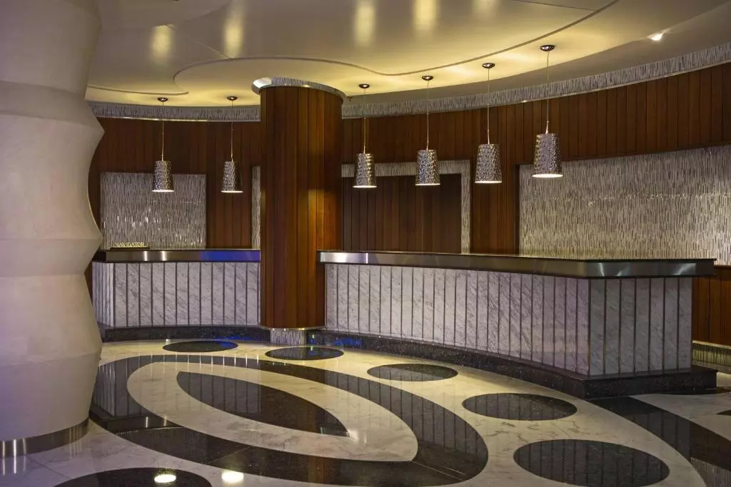 لابی Renaissance Hotel Izmir