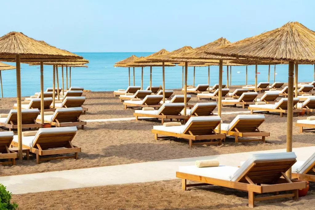 ساحل Titanic Beach Lara