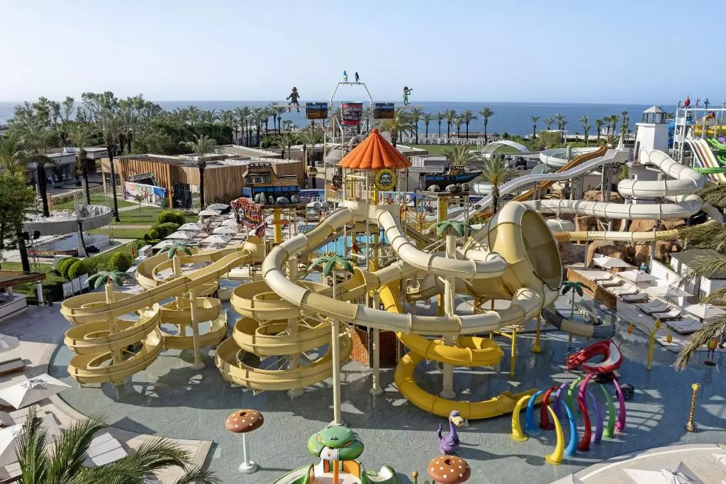 پارک آبی Titanic Beach Lara