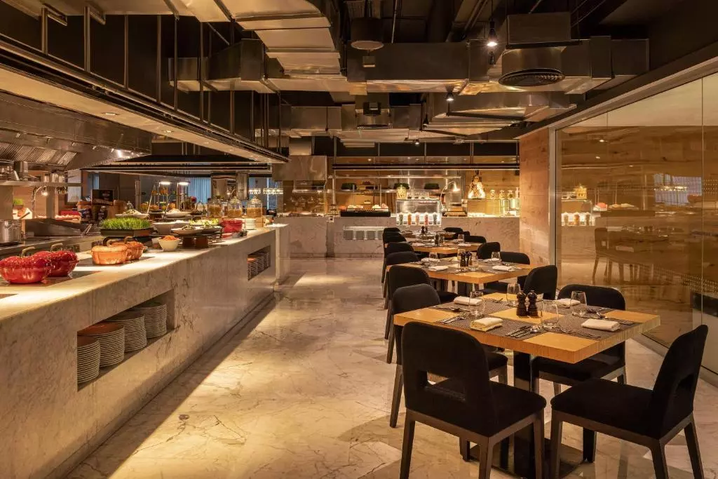 رستوران SHERATON GRAND