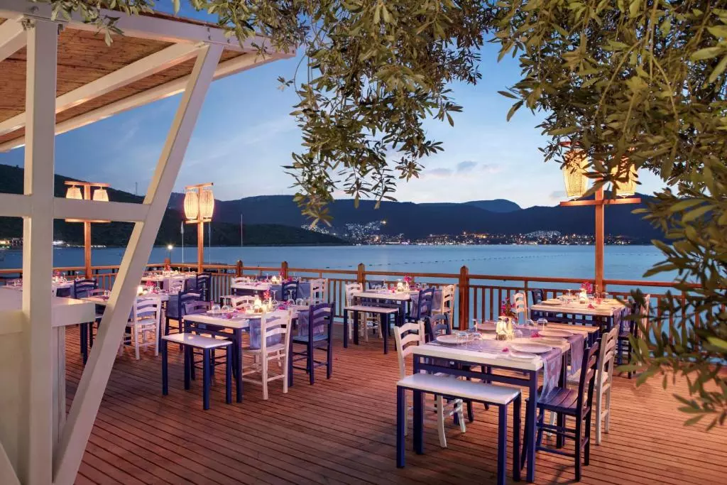رستوران DOUBLETREE BY HILTON BODRUM