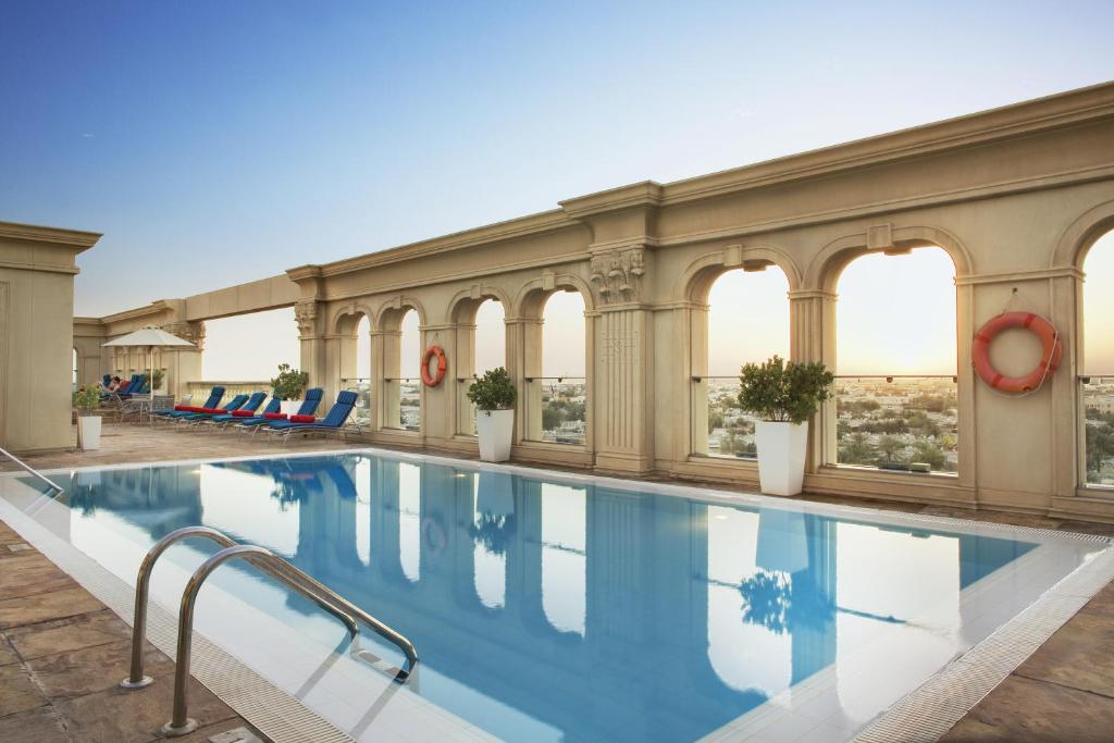 استخر VILLA ROTANA
