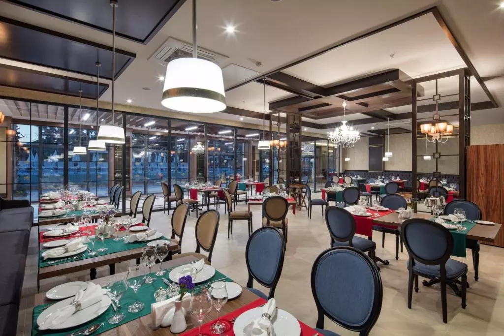 رستوران Aydinbey Queen's Palace