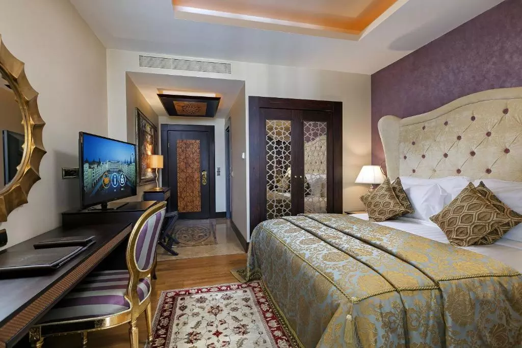 اتاق Hotel Titanic Mardan Palace