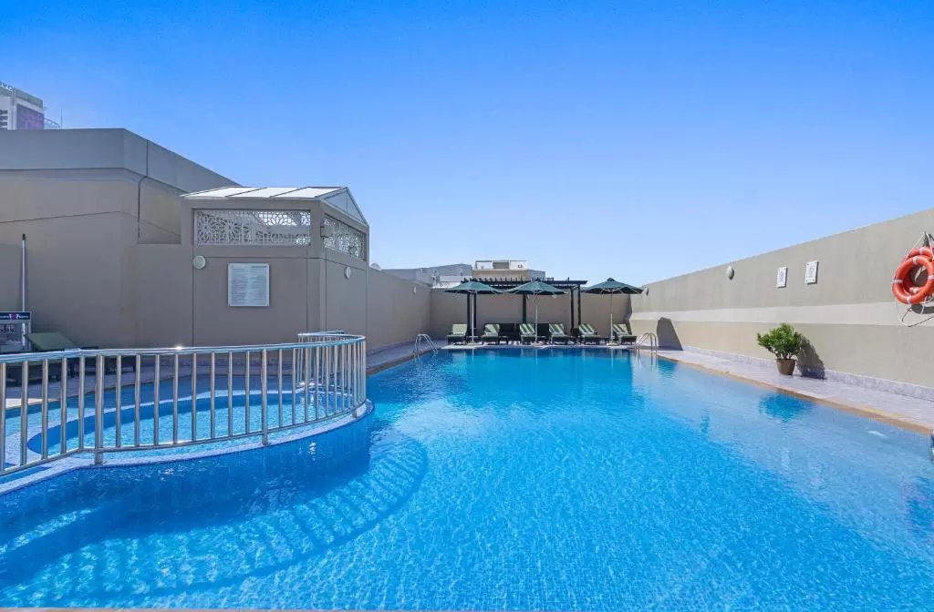 استخر Al Khoory Hotel Apartments