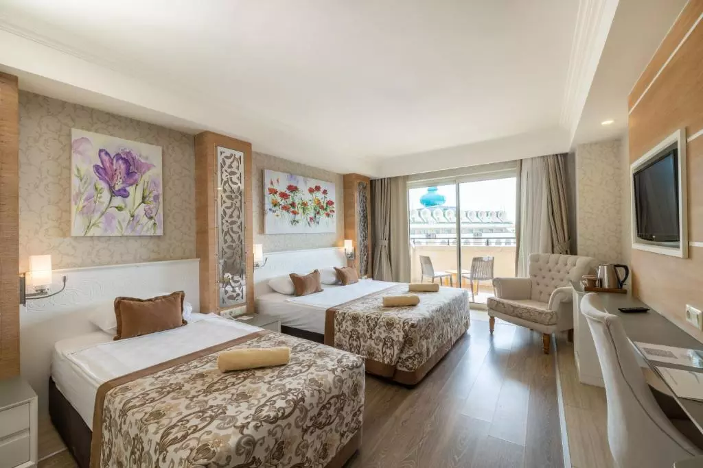 اتاق Crystal Sunset Luxury Resort & Spa