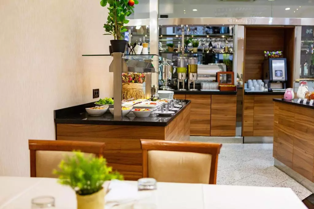 رستوران Kings Park Hotel