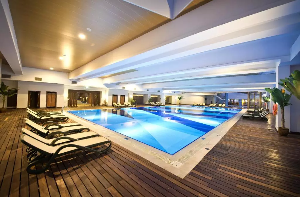 استخر LIMAK LARA DELUXE