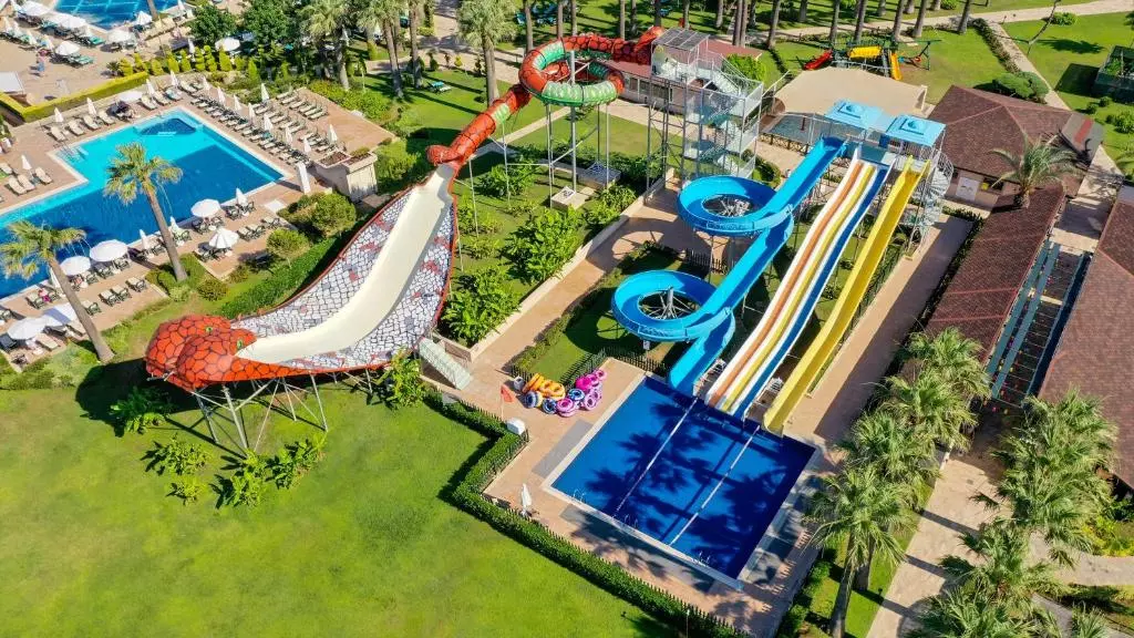 پارک آبی CRYSTAL TAT BEACH