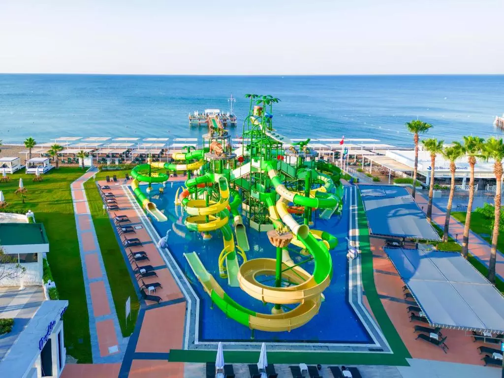 پارک آبی crystal centro