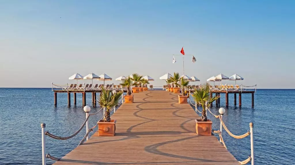 اسکله Royal Wings Hotel