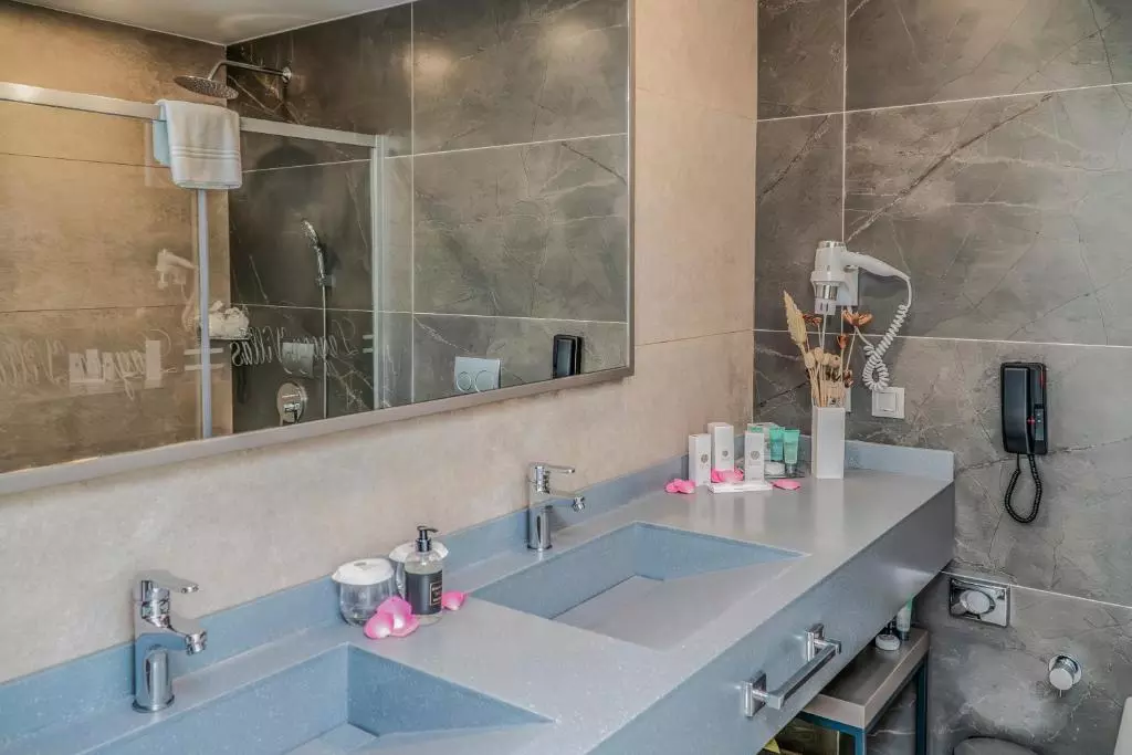 سرویس بهداشتی Royal Wings Hotel Antalya