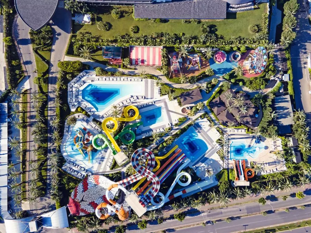 پارک آبی Royal Wings Hotel