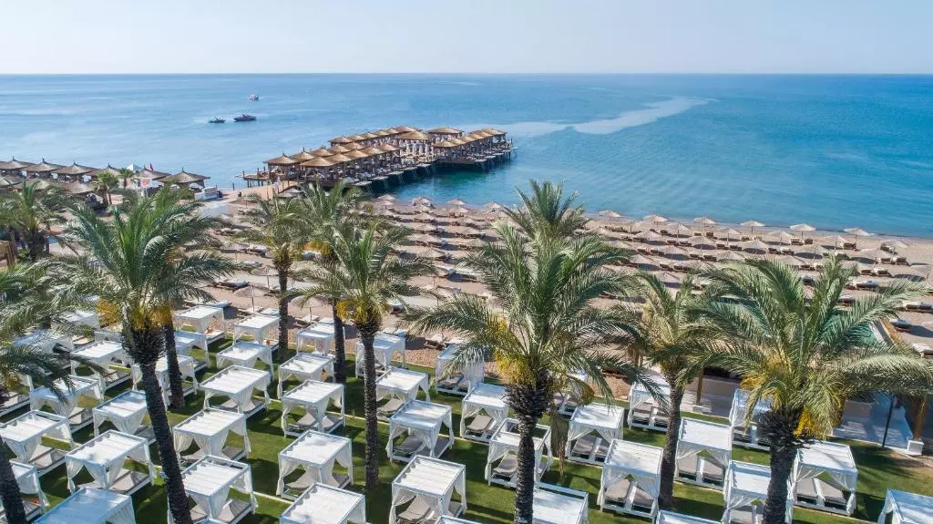 ساحل TITANIC DELUXE LARA